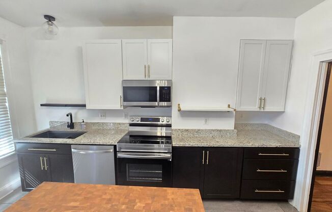 Beautiful 3 Bedroom 2 Bathroom East Baltimore Town Home