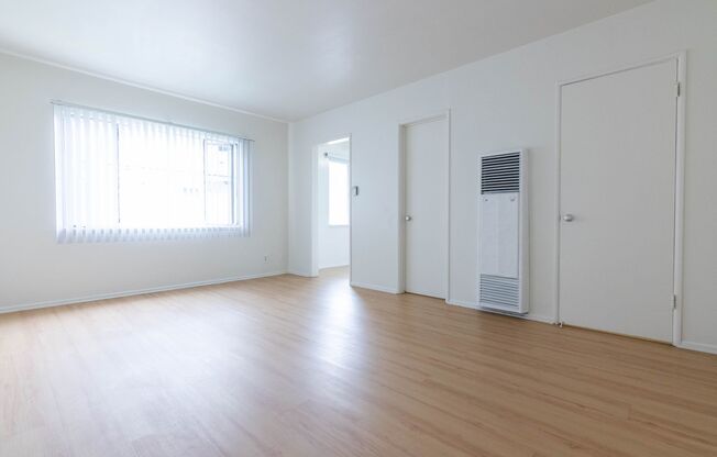Studio, 1 bath, 375 sqft, $1,975, Unit 203