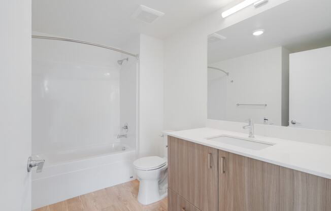 The Warren Apartments bathroom with shower tub