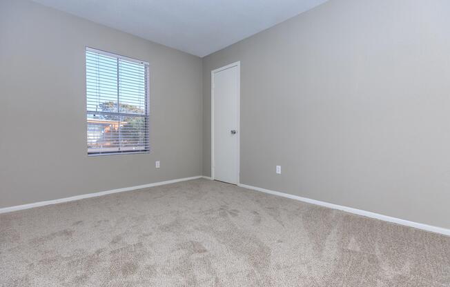 2 beds, 1 bath, 851 sqft, $879