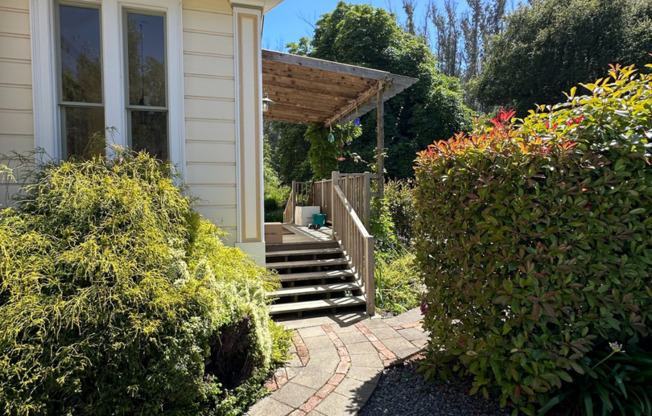 3 Bedroom, 3 Bathroom Ranch Home in Petaluma