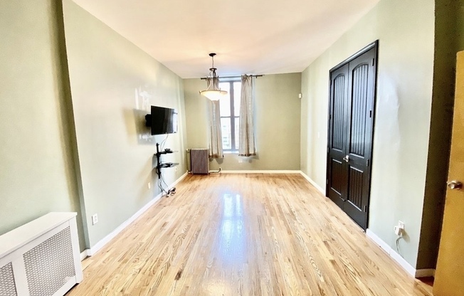 1 bed, 1 bath, 350 sqft, $2,095, Unit 2