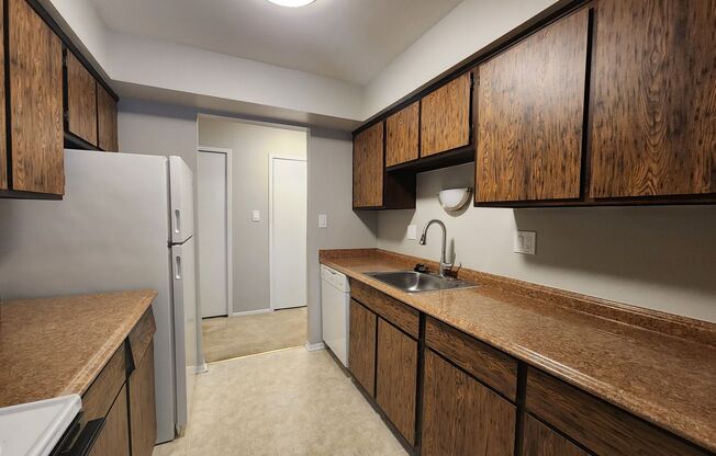 1 bed, 1 bath, 842 sqft, $1,130, Unit B102