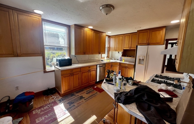 4 beds, 1 bath, 1,300 sqft, $3,800, Unit 2