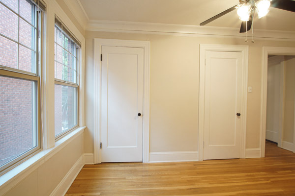 Bright Top Floor One-Bedroom in Amazing Location!