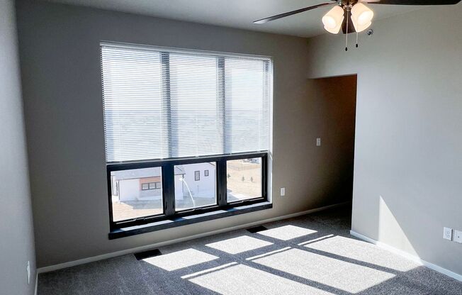 2 beds, 2 baths, 1,280 sqft, $1,750, Unit Bldg 5 Apt 5323
