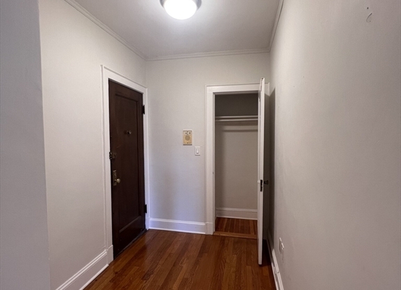 1 bed, 1 bath, 600 sqft, $2,800, Unit 42