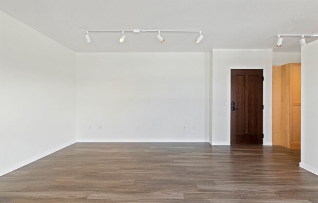1 bed, 1 bath, 695 sqft, $1,945, Unit 323
