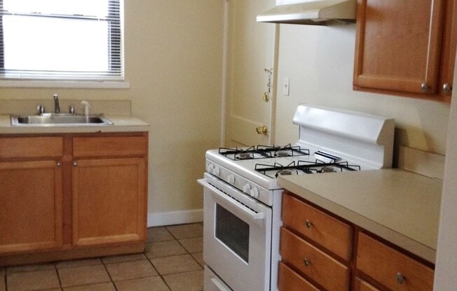 3 beds, 1 bath, 900 sqft, $1,795, Unit SQC-229-5