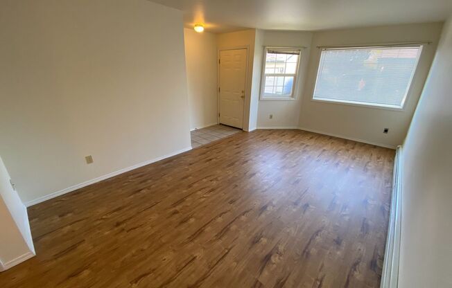 2 Bed 1.5 Bath Condo! W/S/G/Lawn Care Included!