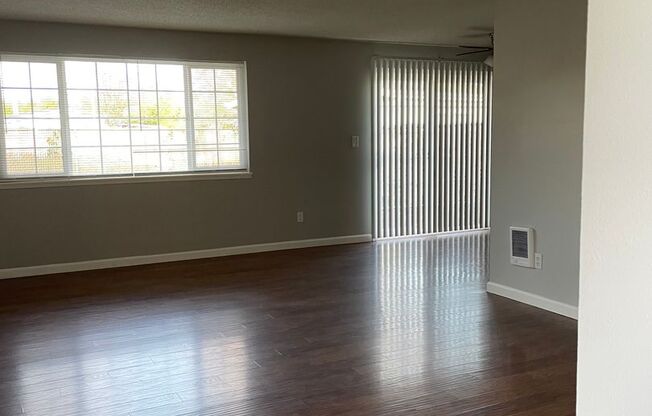 2 beds, 1 bath, 945 sqft, $1,500, Unit 102