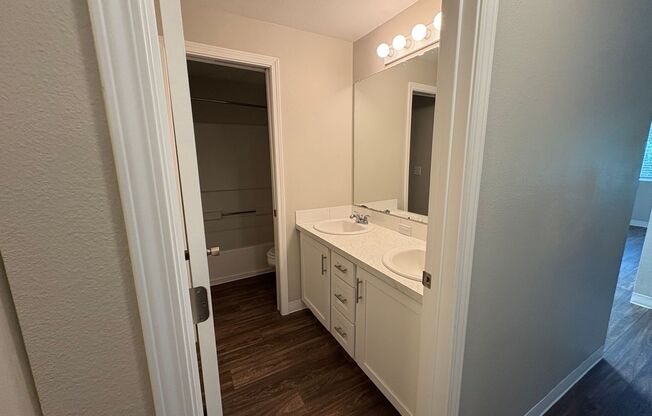2 beds, 1 bath, 891 sqft, $1,550, Unit 202