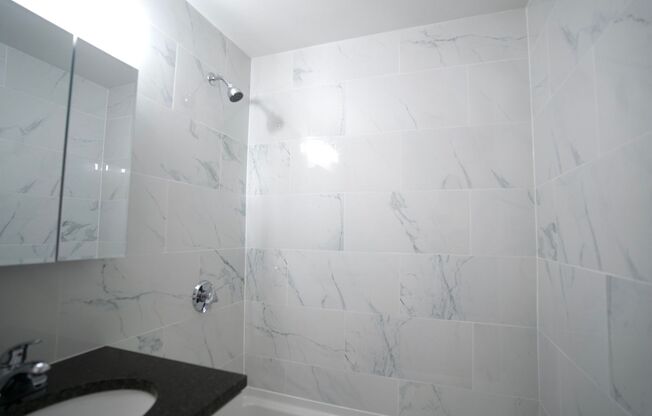 1 bed, 1 bath, 775 sqft, $2,400, Unit 76-6