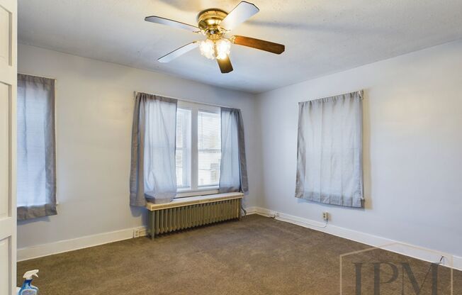 3 beds, 1 bath, $1,595