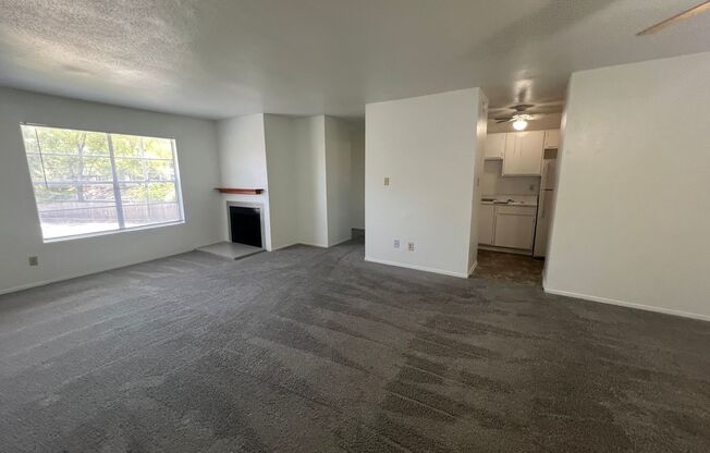 2 beds, 2 baths, 1,000 sqft, $1,275, Unit 812