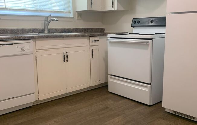 2 beds, 1 bath, 700 sqft, $870, Unit 9003