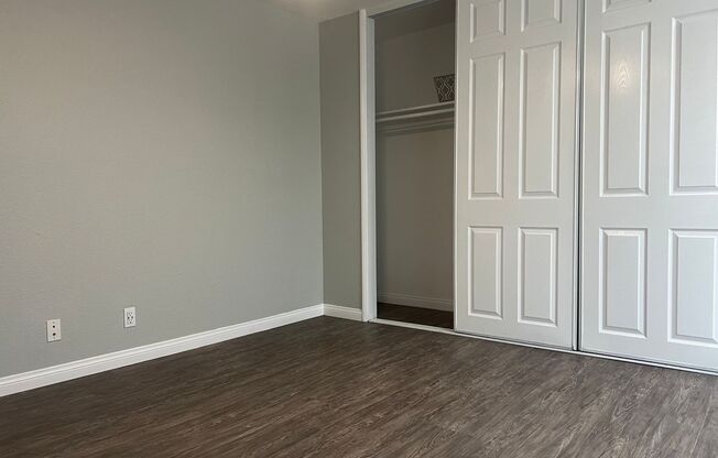 2 beds, 1.5 baths, 850 sqft, $2,880, Unit 0008