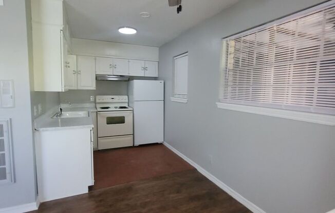 Studio, 1 bath, $850, Unit 210