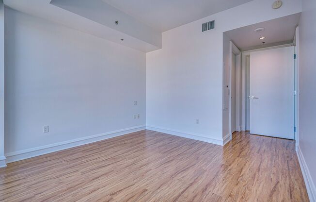 2 beds, 2 baths, $2,450, Unit # 2407