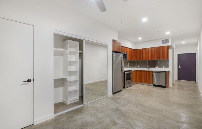 Studio, 1 bath, 360 sqft, $1,695, Unit 521