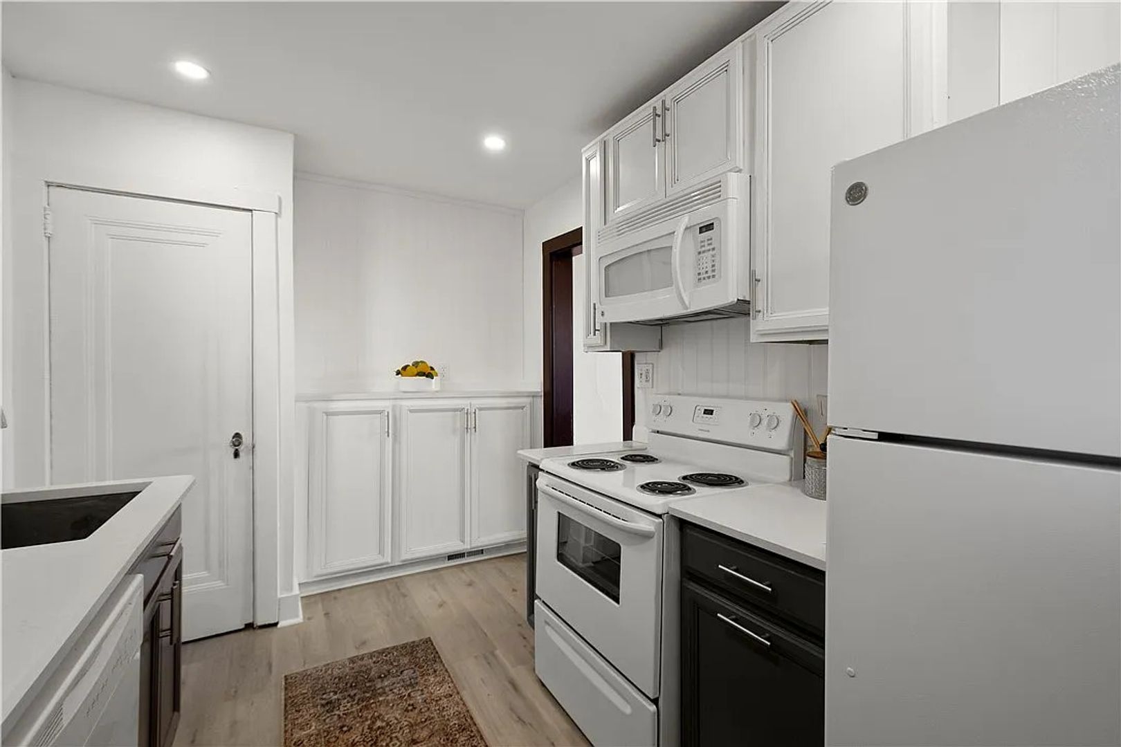 3 bed 1 bathroom - central air, outdoor space, laundry