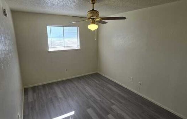 April Move-In Deals at King Square!