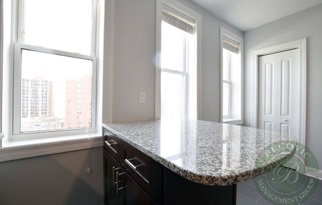 2 beds, 1 bath, 700 sqft, $2,700, Unit 801