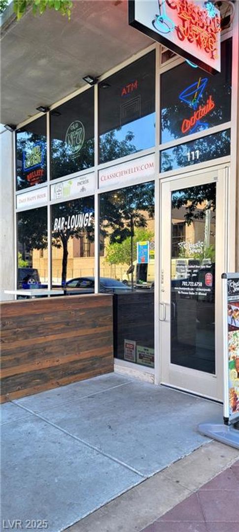 1 bed, 2 baths, $2,977, Unit Juhl Highrise