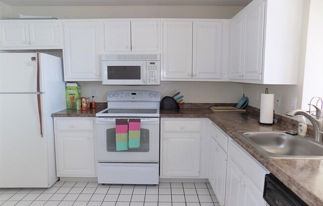 2 beds, 2 baths, 1,180 sqft, $3,200, Unit 13K