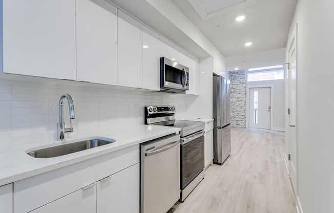 1 bed, 1 bath, 710 sqft, $1,710, Unit B202