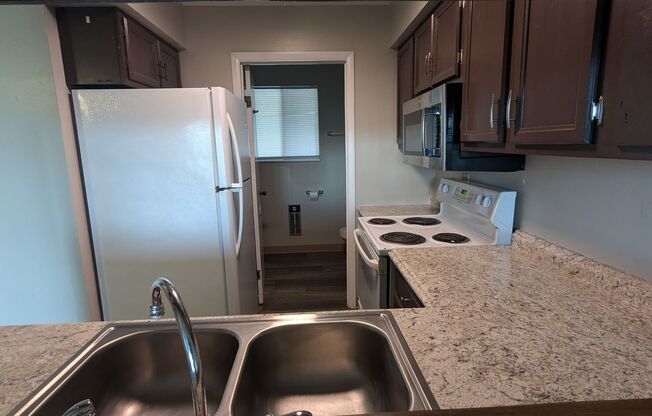 2 beds, 1.5 baths, 900 sqft, $1,150, Unit Apt B