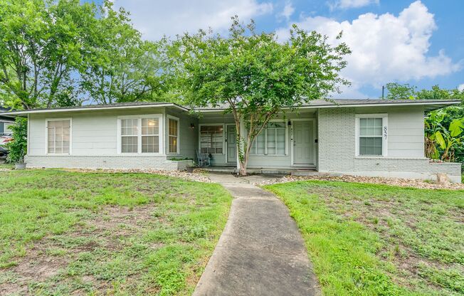 2-BEDROOM DUPLEX IN WILSHIRE TERRACE