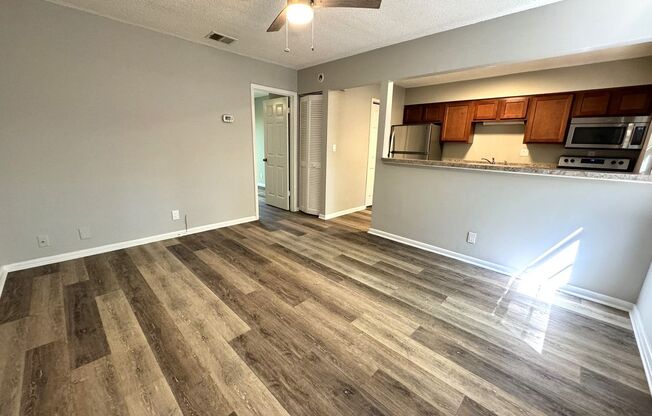 Well Maintained 1BR/1BA Ortega Farms Apartment w/ Stainless Steel Appliances