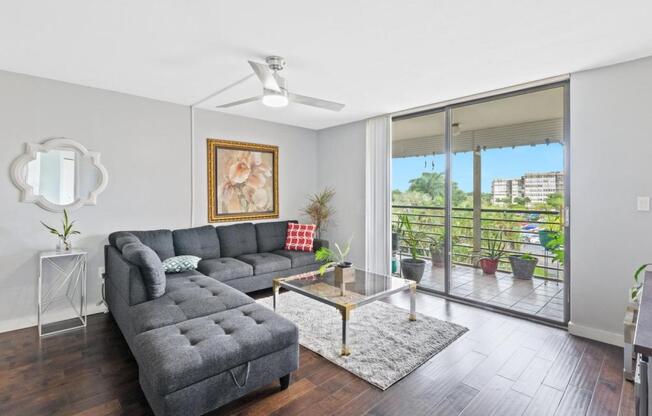 2 beds, 2 baths, 1,100 sqft, $2,000