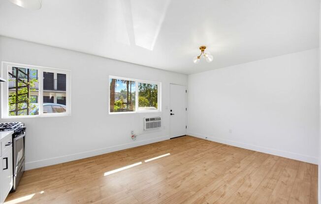 Studio, 1 bath, 400 sqft, $1,550, Unit 1725 #2