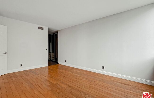 2 beds, 1.8 baths, 974 sqft, $4,200, Unit 1002