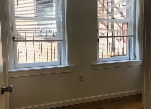 17 S RUSSELL ST