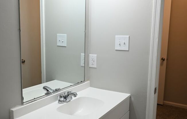 2 beds, 1.5 baths, 976 sqft, $1,450, Unit 450A