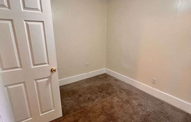 3 beds, 1 bath, $1,300