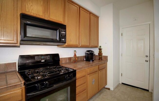 North Natomas 2 Story 3 Bedroom w/ Loft. 2 Car Attached Garage