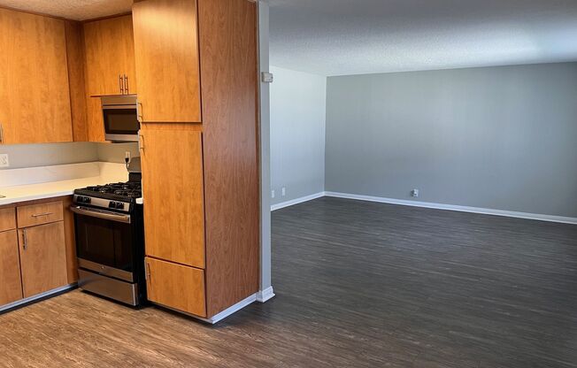 2 beds, 1 bath, 950 sqft, $3,145, Unit 4720-21