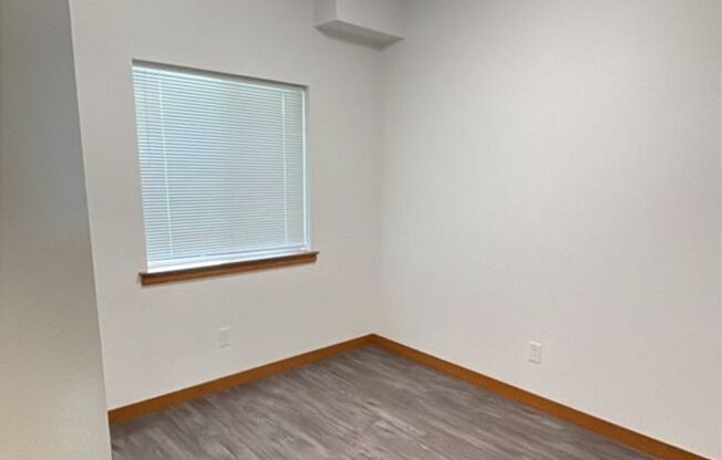 3 beds, 1 bath, $2,425, Unit 1210 #303