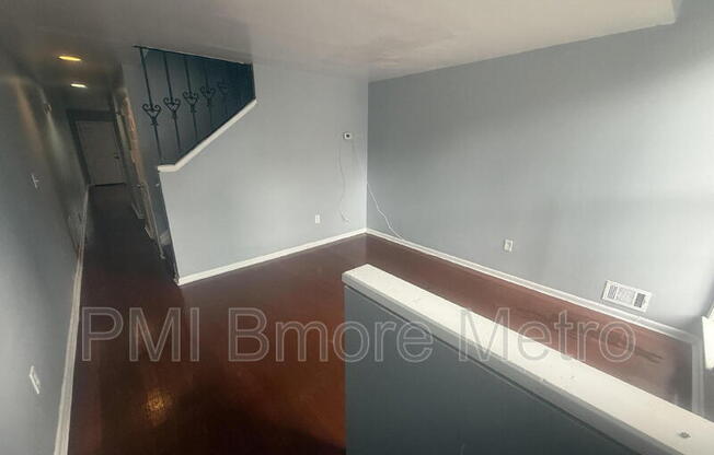 922 W LOMBARD ST