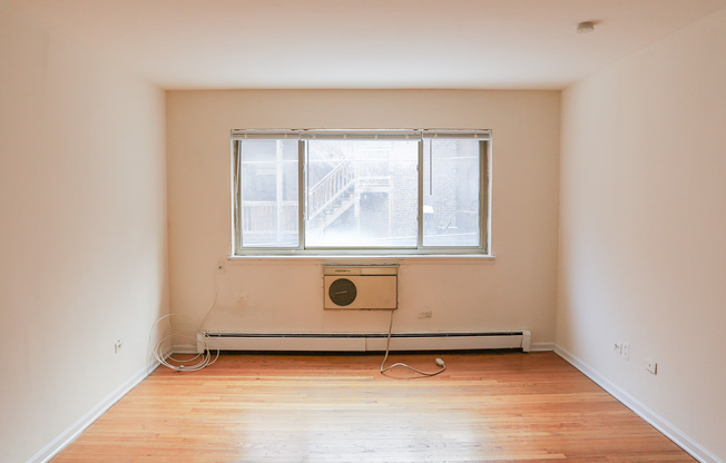 1055 W CATALPA