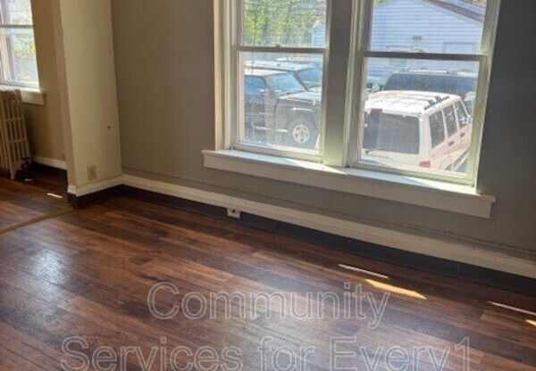 2425 DELAWARE AVE