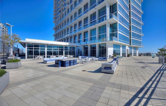 1 bed, 1.5 baths, $2,300, Unit # 1421