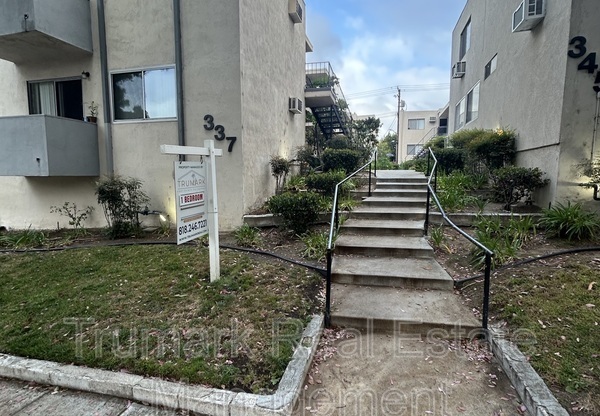 337 E TUJUNGA AVE
