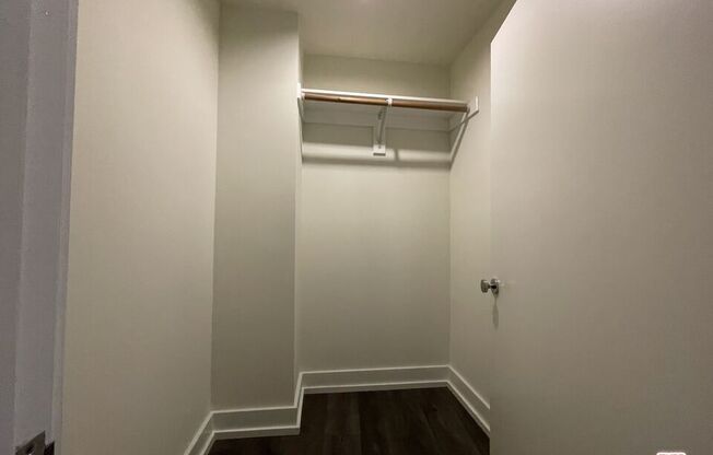 1 bed, 1 bath, 808 sqft, $2,784, Unit 924