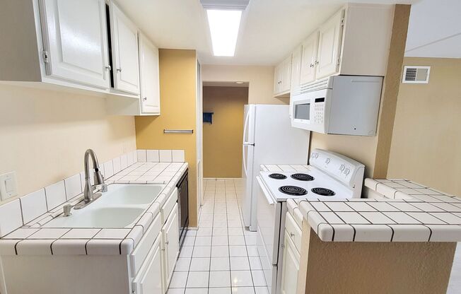 1 bed, 1 bath, $2,100, Unit 402