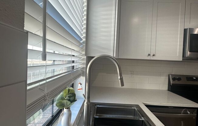 1 bed, 1 bath, 595 sqft, $1,290, Unit 115